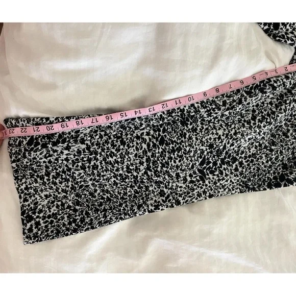 Maeve by Anthropologie casual pants black and white floral print kick flare - Picture 6 of 6